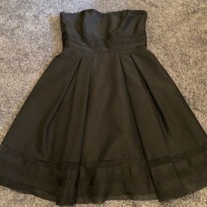White House Black Market Size 6 strapless dress